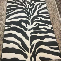 فرش سفید سیاه