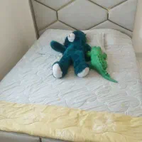 تخت دونفر کاملا سالمه و با میز آرایشی