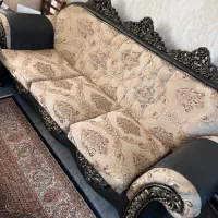 مبل راحتی  ۷ نفره طرح سلطنتی با میز شیشه ای