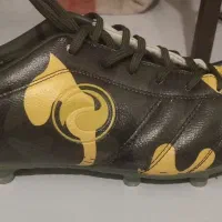 کفش فوتبال|کیف، کفش، کمربند|میانه, |دیوار