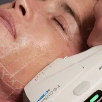 لیفت صورت رفع غبغب و رفع جای زخم و بخیه و جای جوش