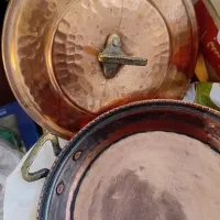 یه ماهیتابه. مس|ظروف پخت‌وپز|کرمان, |دیوار