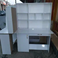 میز تحریر و کتابخونه