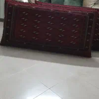 یک جفت پشتی دست بافت و قالیچه