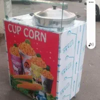 کارگر ماهر برای تهیه ذرت مکزیکی