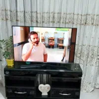 میز تلویزیون شیشه ای