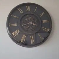 ساعت دیواری کاملا سالم.کم کار|ساعت دیواری و تزئینی|برخوار, |دیوار