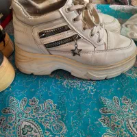 کفش اسپرت سایز۳۸هستن