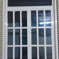 پنجره آهنی و درب چوبی