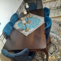 نهار خوری شش نفره و گلدان با گل