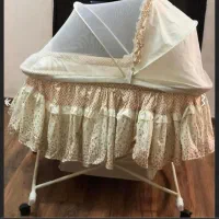 تخت کنار مادر نینی کو