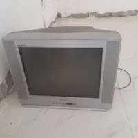 تلوزیون ۲۱ و دوعدد ماشین لباس شویی قدیمی