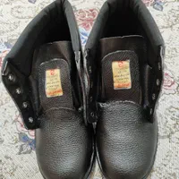 کفش ایمنی یا کفش کار|کیف، کفش، کمربند|فولادشهر, ورزشگاه فولادشهر|دیوار