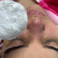 فشیال کار و ناخنکار  با سابقه