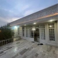 باغ ویلا با استخر سرپوشیده در قلعه سفید