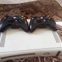 دستگاه ایکس باکس با دو دسته