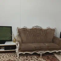 مبل و ساعت دکوراسیون و میز و عسلی