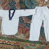 دو دست لباس و شلوار تکواندو با 4 تا کمربند|تجهیزات ورزشی|تهران, شهرک ابوذر|دیوار