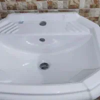 روشویی بهمراه پایه و آینه|لوازم سرویس بهداشتی|سیرجان, |دیوار