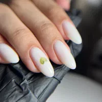 اموزش کاشت ناخن به شرط استخدام