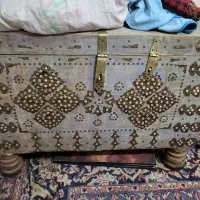 صندوق قدیمی به فروش می‌رسد