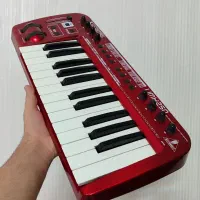 میدی کنترلر بهرینگر midi controler UMX250