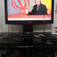 یک دستگاه تلویزیون 32 اینچ سامسونگ دیجیتال سر خود