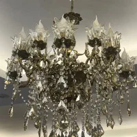 یک عدد لوستر تمام برنج