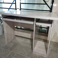 میز تحریر و کامپیوتر بسیار تمیز|میز تحریر و کامپیوتر|یزد, |دیوار