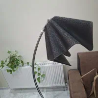 آباژور ایستاده