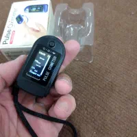 پالس اکسیمتر(اندازگیری اکسیژن خون و ضربان قلب)