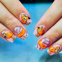 طراح ناخن هستم(آماده همکاری)