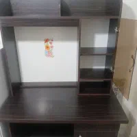 میز تحریر ام‌دی‌اف با کتابخانه سیار