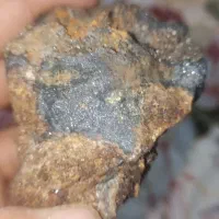 شهاب سنگ  یا سنگ معدنی با رگه طلا