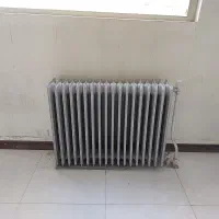 رادیاتور شوفاژ پره‌ای آهنی قدیمی مجموعاً ۹۰ پره