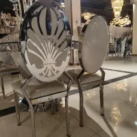 صندلی فلزی طرح دار و ساده تالار رستوران