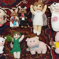 عروسک و جامدادی نمدی