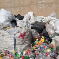 فروش و خرید ضایعات پلاستیک ،کارتون ،پت و آهن وغیر.
