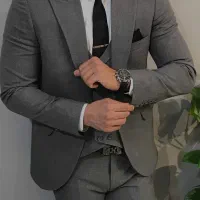 فروشنده و مدیر فروشگاه پوشاک مردانه