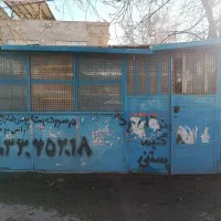 مغازه با یخچال در حد