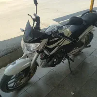 یک دستگاه موتور سیکلت نامی 180cc