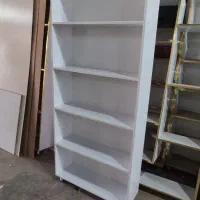 کتابخانه و جاکفشی