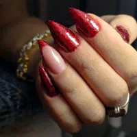 آموزش کاشت ناخن (همراه با مدرک)