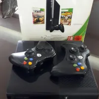 XBOX360  NEW SLIM  با کینکت و دو دسته