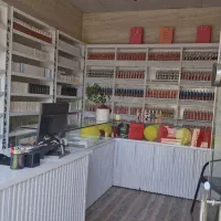 فروشنده خانم  آرایشی بهداشتی