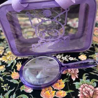 جای‌ لوازم‌ آرایشی همراه‌ باایینه