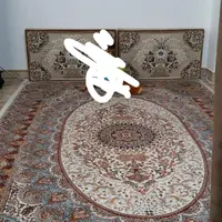 یک جفت فرش ۶متری ویک جفت پشتی کرم