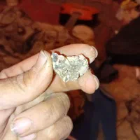 پنج عدد شهاب سنگ  یکیشون توش الماس داره