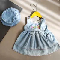 سارافون لی به همراه کلاه