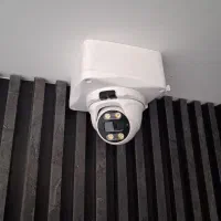 شاگرد برای نصب دوربین مداربسته دزدگیر اماکن